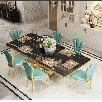 Eiropas stila minimālisma mūsdienu ģimenes viesistabā, pusdienu galds, maza vienība taisnstūra pusdienu galda